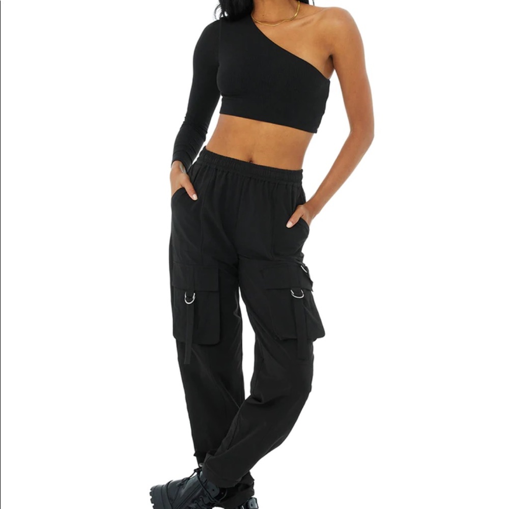 Alo Yoga High-Waist City Wise Cargo Pant.